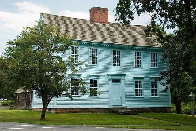 800px-Wells-Thorn-House_Deerfield